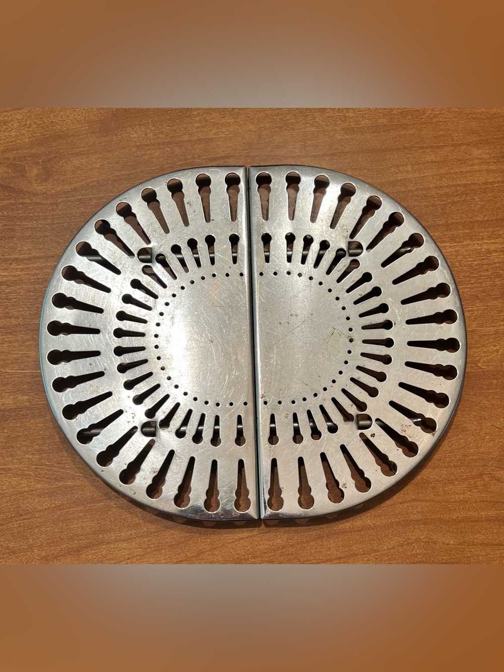 Round Expandable Stainless Steel Trivet - Silver